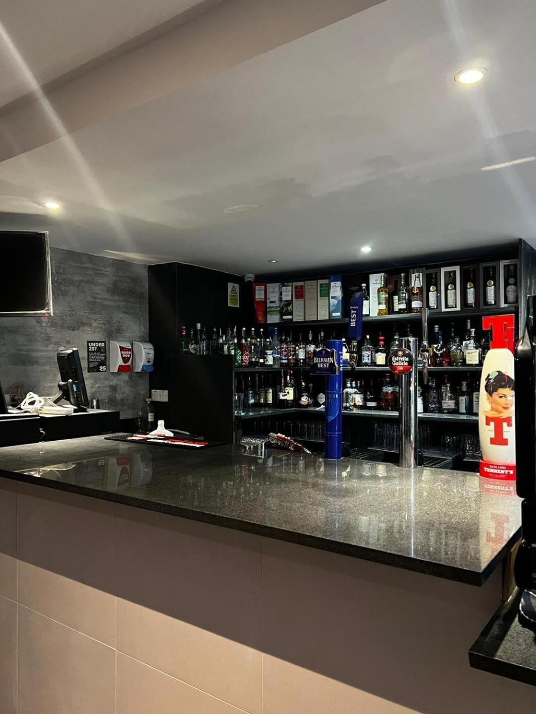 Crown Hotel & Bar Инвернесс Экстерьер фото